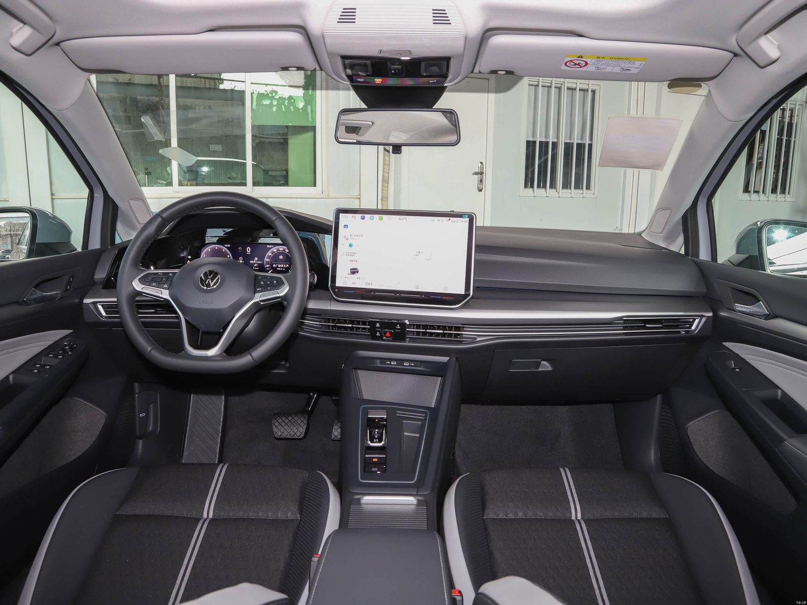 Volkswagen Golf — салон
